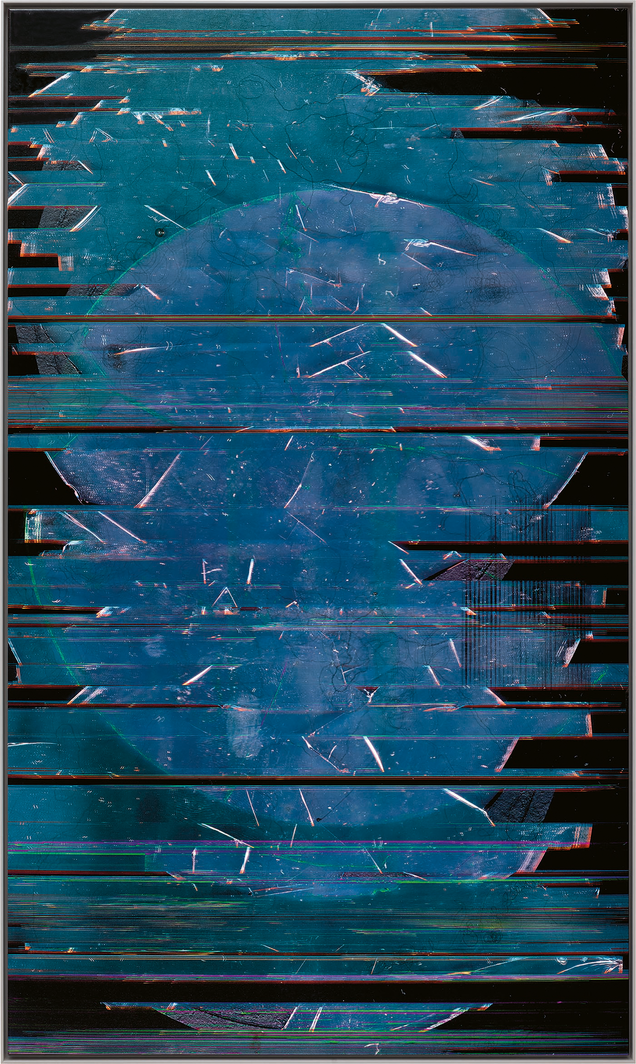 Schwarze hochformatige Leinwand mit blauen und feinen roten Streifen, ein Druck auf Leinwand des Fotografen Mladen Bizumic